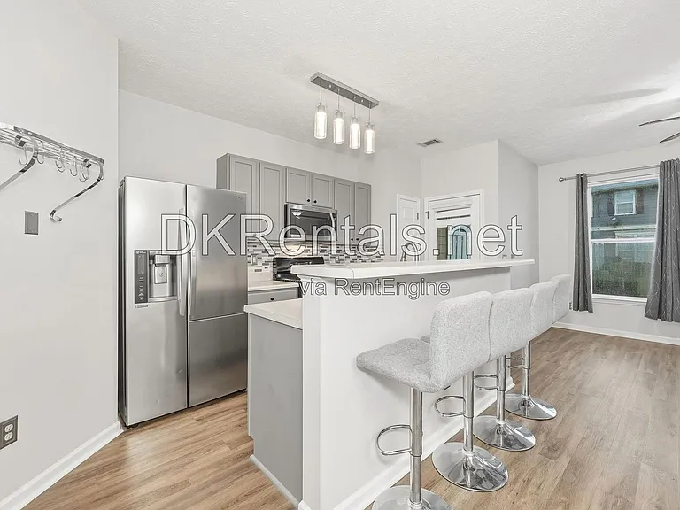 6311 Shoreview Cir — Photo 8