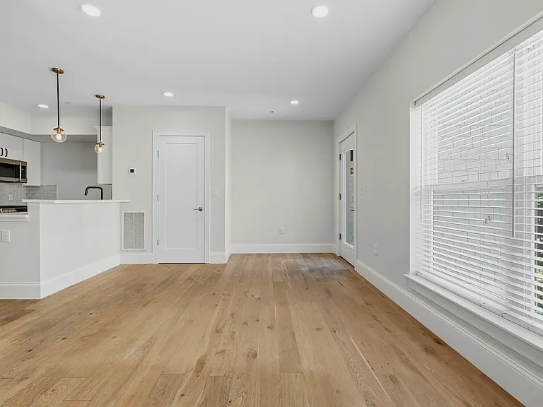29-31 Ward St #302 — Photo 5