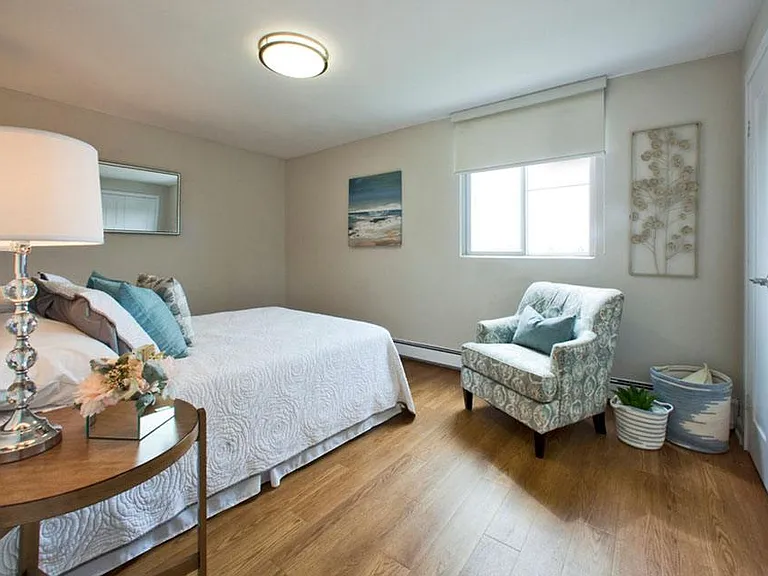 11 Overlea Dr — Photo 8