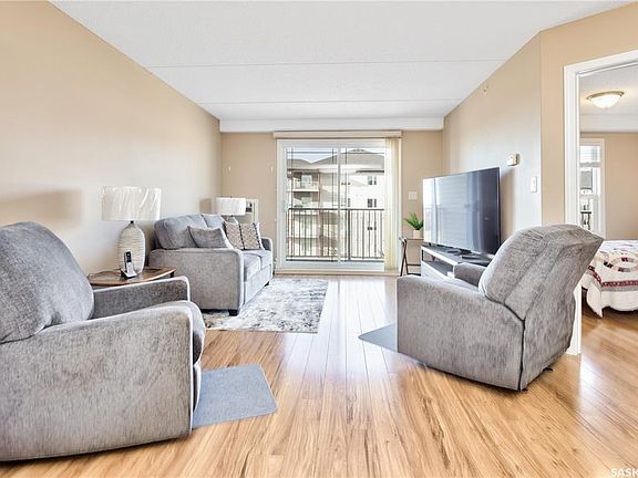 2nd image of 2781 Woodbridge Dr #305