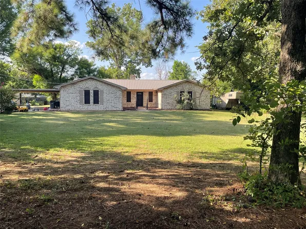 121 Oak Ln, Burleson, TX 76028