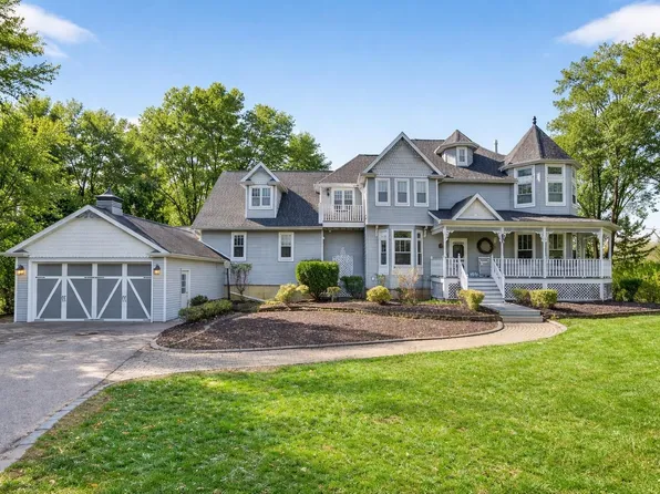 107 Lamine Ln, Combined Locks, WI 54113