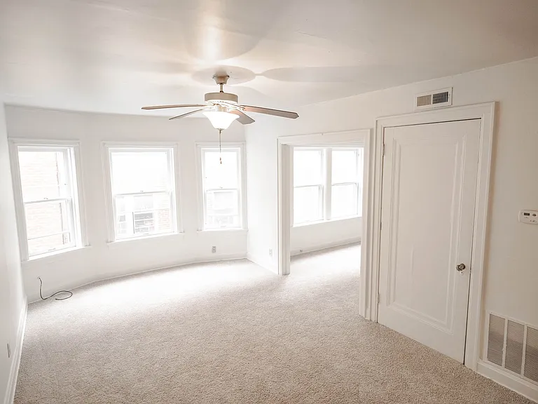 1550 E Broad St — Photo 4