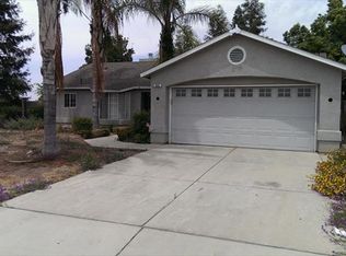 620 7th St, Sanger, CA 93657