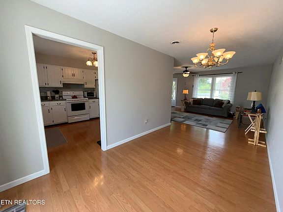 5th image of 155 Valley View Rd