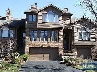 84 Lakeview Dr, Old Tappan, NJ 07675
