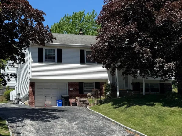 1701 Monterey Dr, Plymouth Meeting, PA 19462