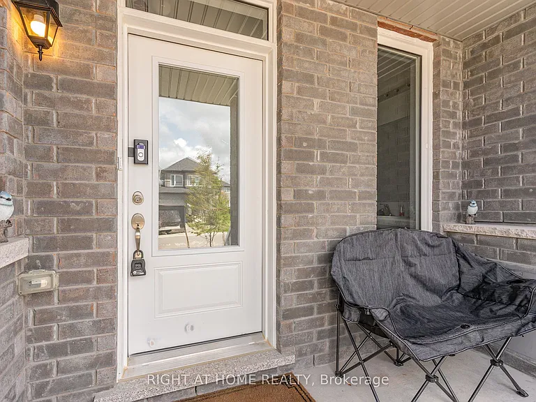 27 Lisa St — Photo 4