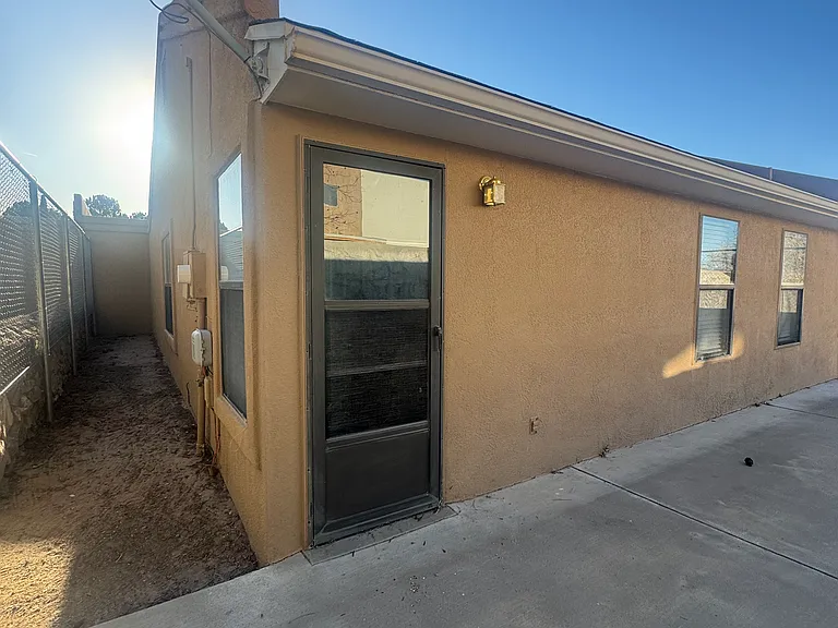 1214 N Willow St — Photo 6
