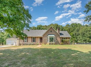 8049 New Chapel Rd, Springfield, TN 37172