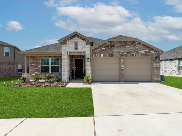 1916 Winding Creek Way, Denton, TX 76208