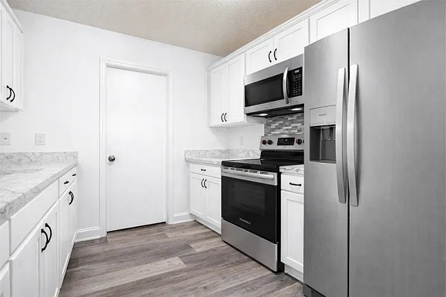2110 Hamilton Pl N — Photo 4