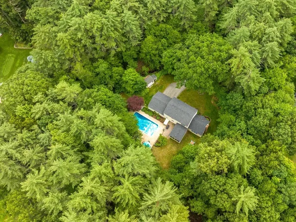 67 Dudley Road, Brentwood, NH 03833