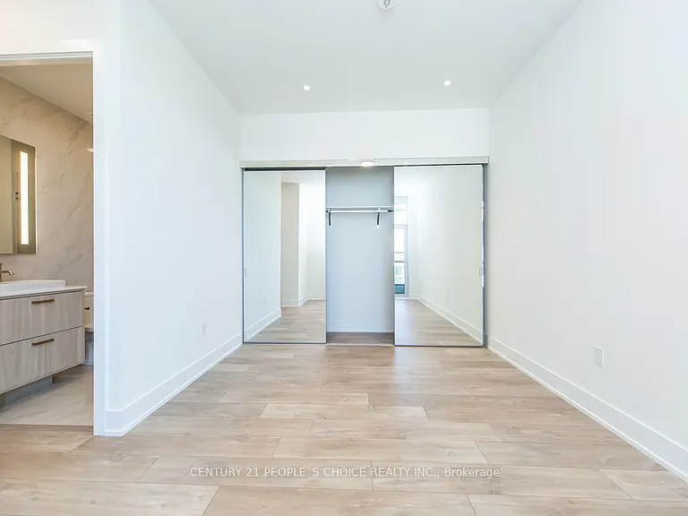 858 Dupont St #Penthouse 32 — Photo 33