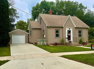 709 N 9th St, Clear Lake, IA 50428
