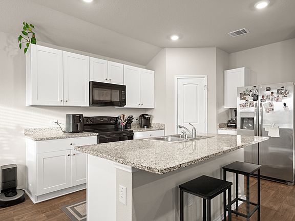 3rd image of 5817 Brocade Dr