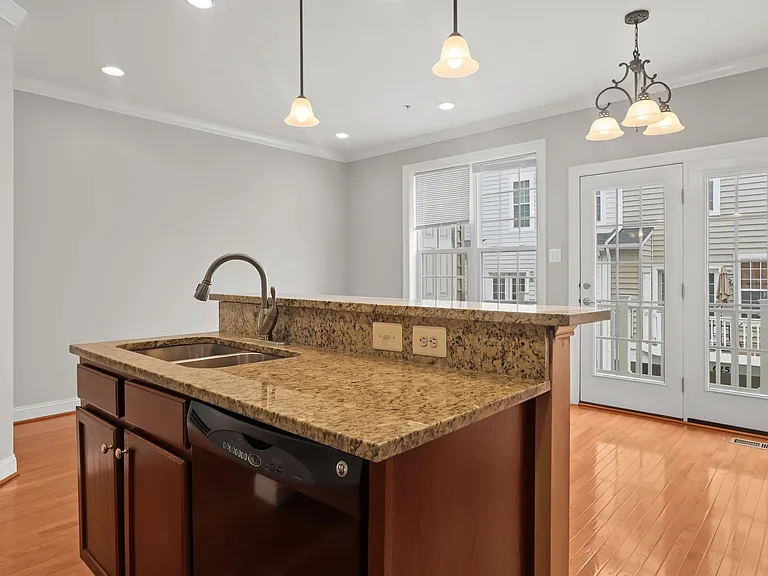 643 Pullman Pl — Photo 10