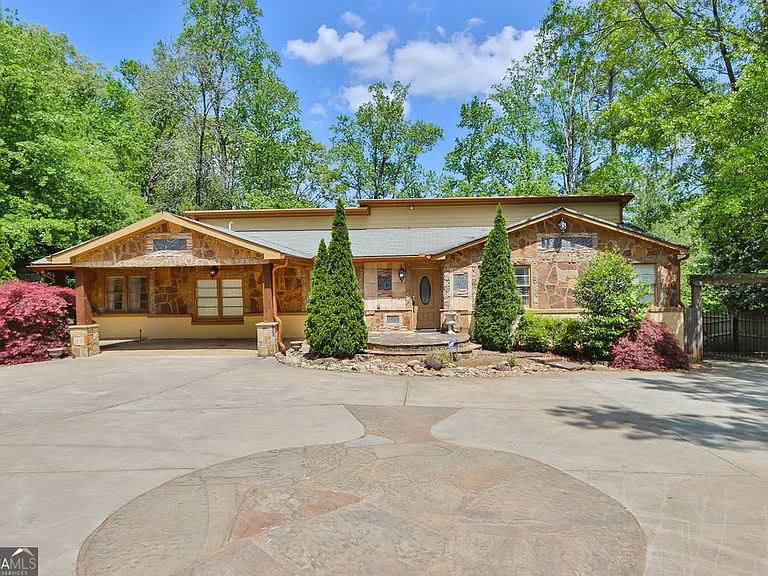 4081 Ashford Dunwoody Rd NE — Photo 1