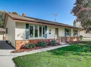 344 S Colonial Pkwy, Saukville, WI 53080
