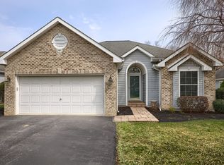 8 Longwood Dr, Mechanicsburg, PA