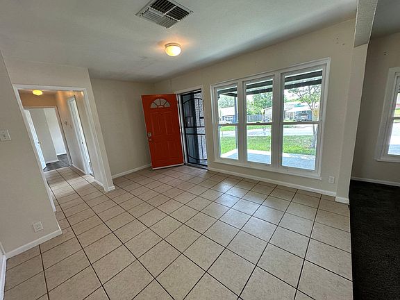 3rd image of 3327 Pollydale Ave