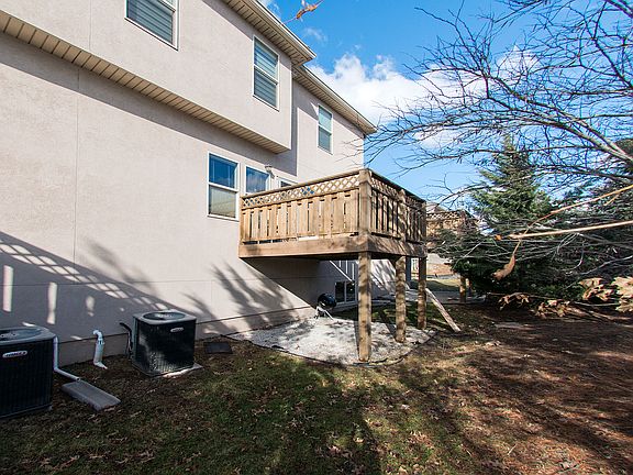 4th image of 815 NE Lone Hill Dr
