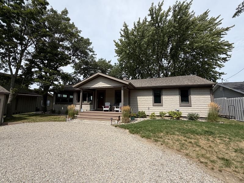 1st image of 8538 Crescent Beach Rd