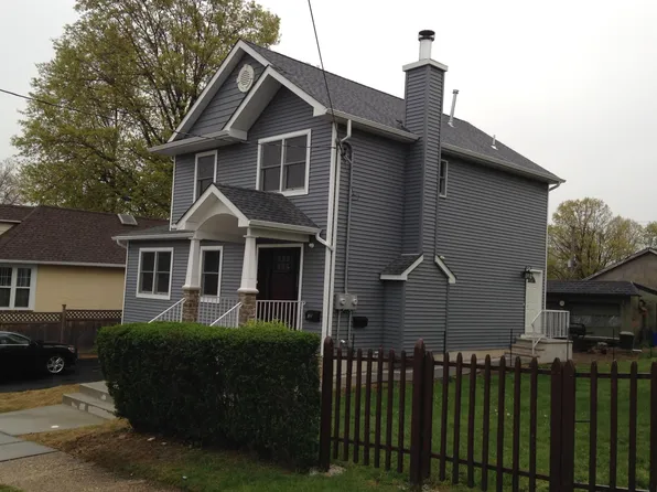 35 Douglas St, Fords, NJ 08863
