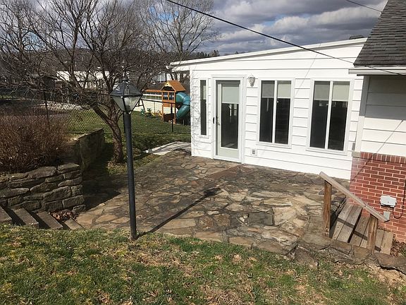 4th image of 130 Blair Ct