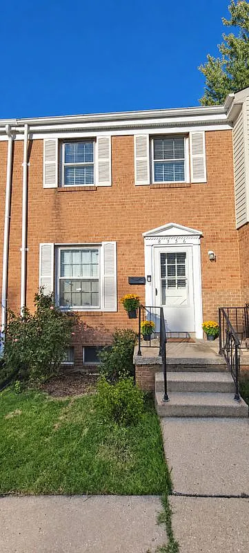 3 bed, 2.0 bath, 1795 sqft, $2,500 — Photo 1