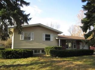 12 Woodridge Rd, Montgomery, IL 60538