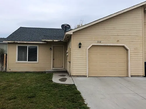 1114 SE Freedom Cir Photo 1
