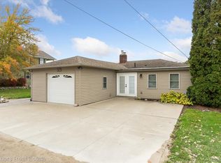 8819 Riverside Dr, Brighton, MI 48116