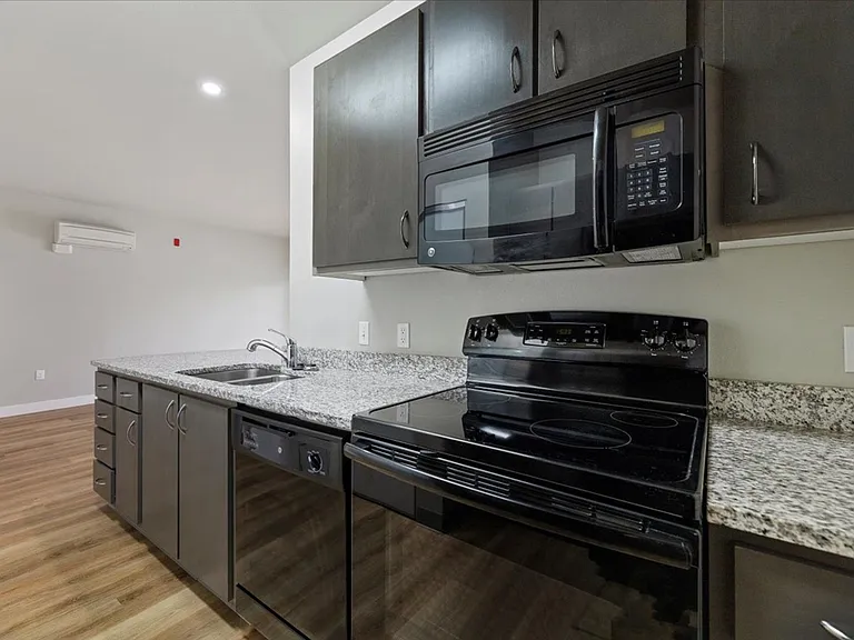 The 951 Apartments — Photo 9