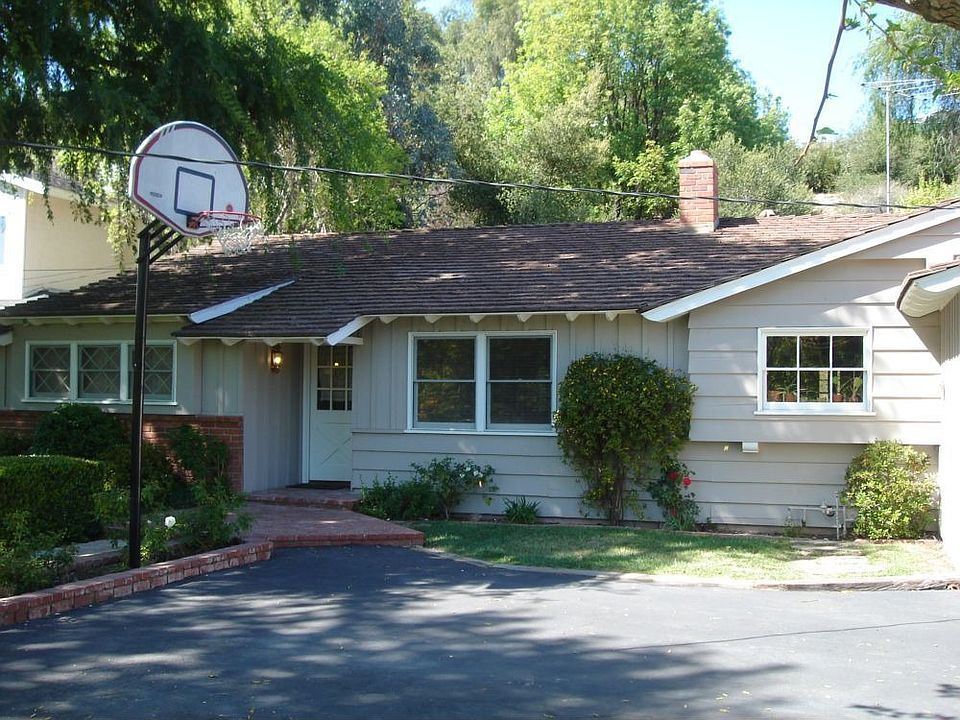 1st image of 23327 Oxnard St