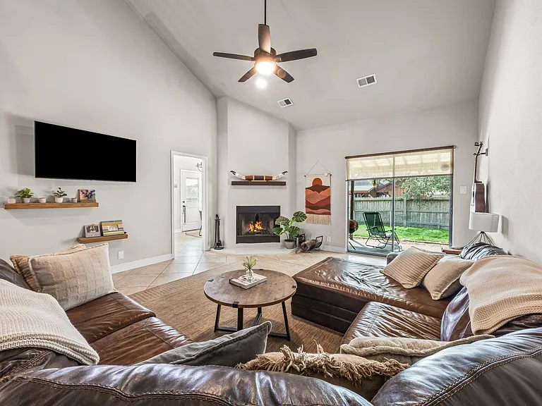 2330 Encino Point — Photo 5