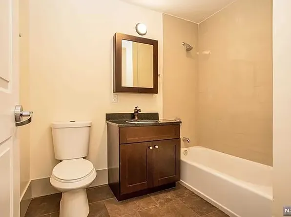 544 40th Street image 7 of 10