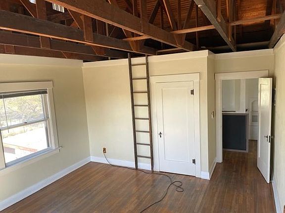 4th image of 933 N 6th Ave #C