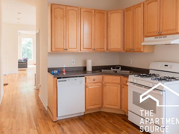 4th image of 3417 N Janssen Ave APT 2FR