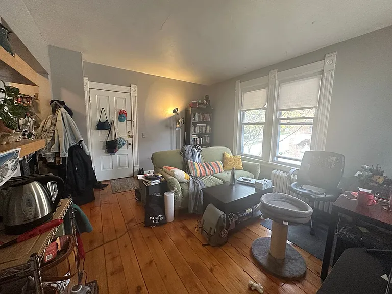 203 S Henry St — Photo 4