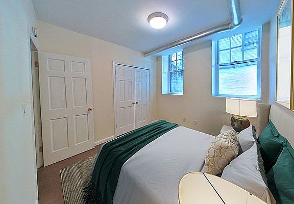 4th image of 207 W 11th St APT 1B