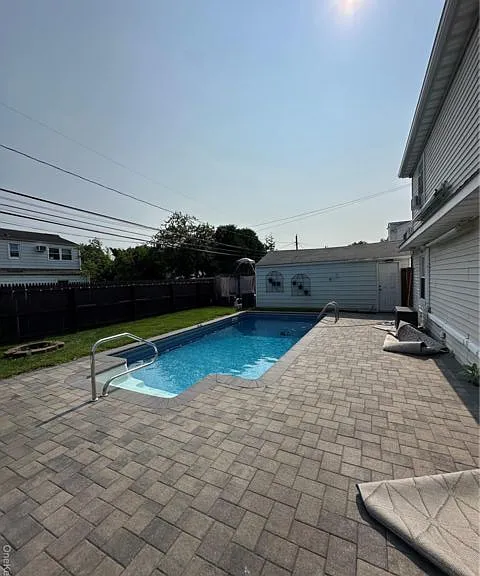12 Green Ln — Photo 1