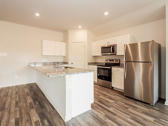 5th image of 5516 Fox Bluff Dr
