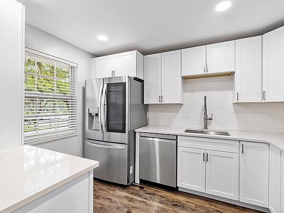 2nd image of 3850 Oaks Clubhouse Drive #201