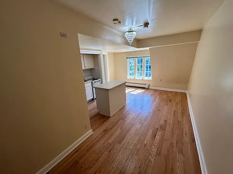 Chateau Apartments — Photo 20