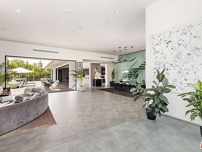 9570 Sunset Blvd — Photo 5