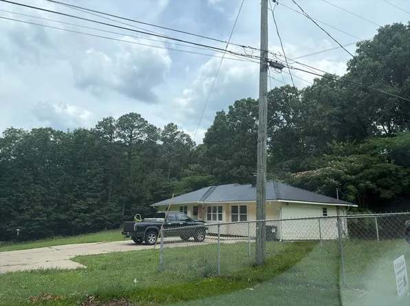 601 Parker Blvd, Weaver, AL 36277
