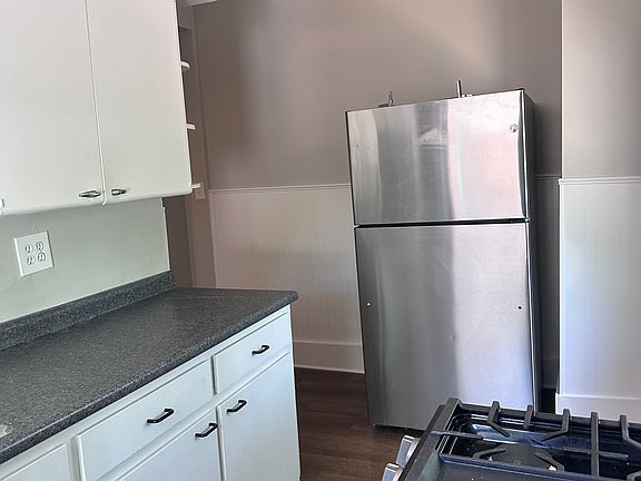 5th image of 104 Beck Ave