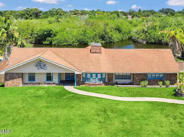 999 Sunswept Rd NE, Palm Bay, FL 32905