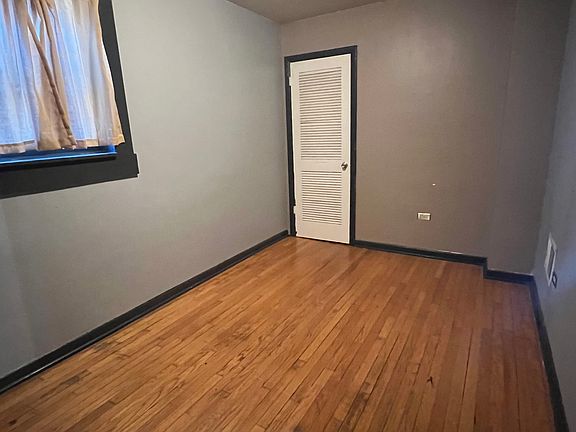 2nd image of 2324 S Leavitt St Unit 1